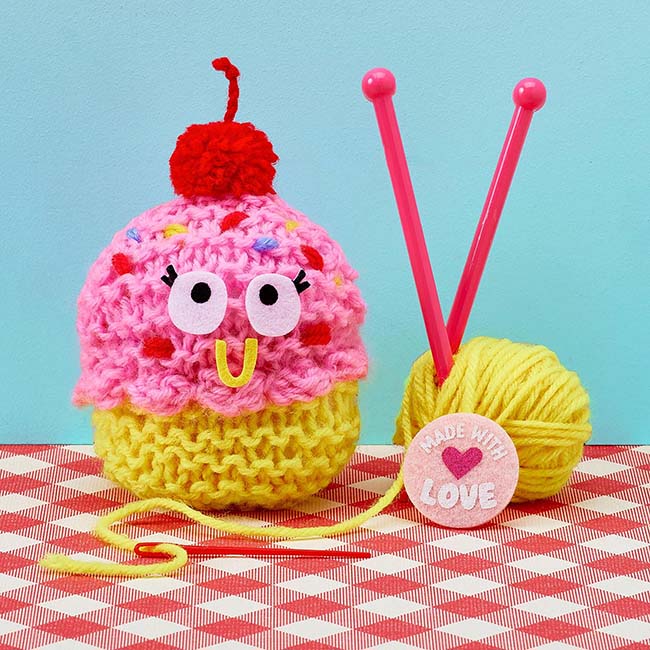 Snack Knit Cupcake