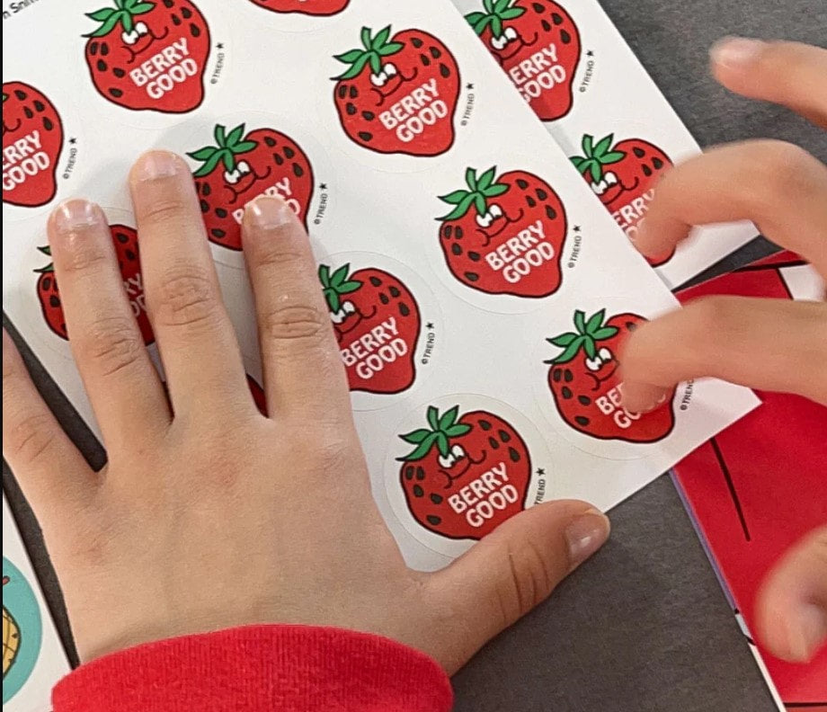 Berry Good! Strawberry Scratch 'n Sniff Stinky Stickers+é-«